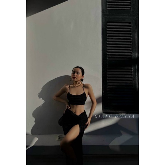 Sét áo croptop nhũ 2 dây chân váy xẻ tà thiết kế