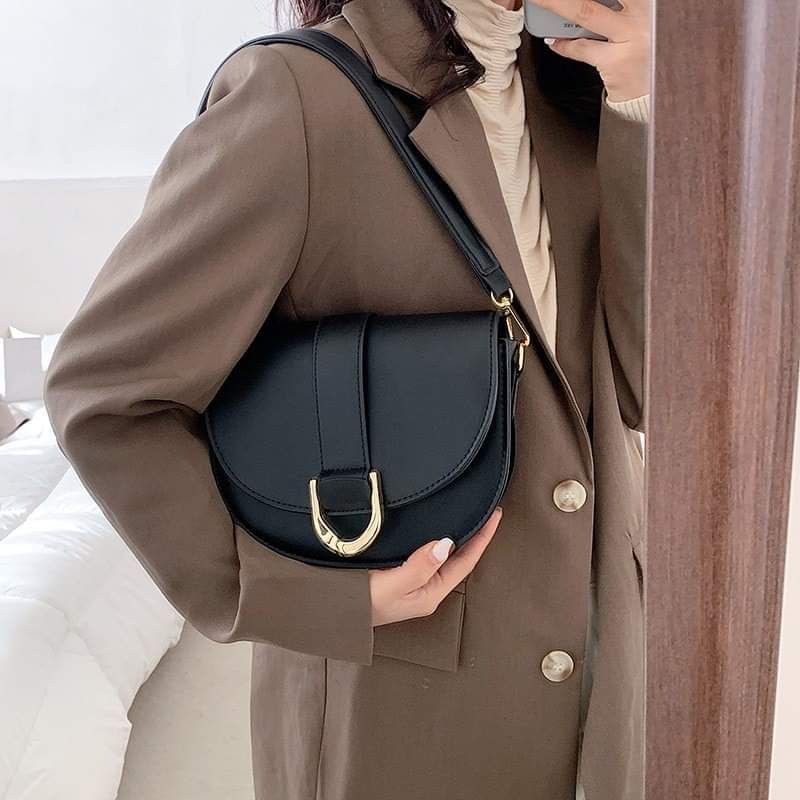 Túi yên ngựa Charles & Keith Gabine Bag
