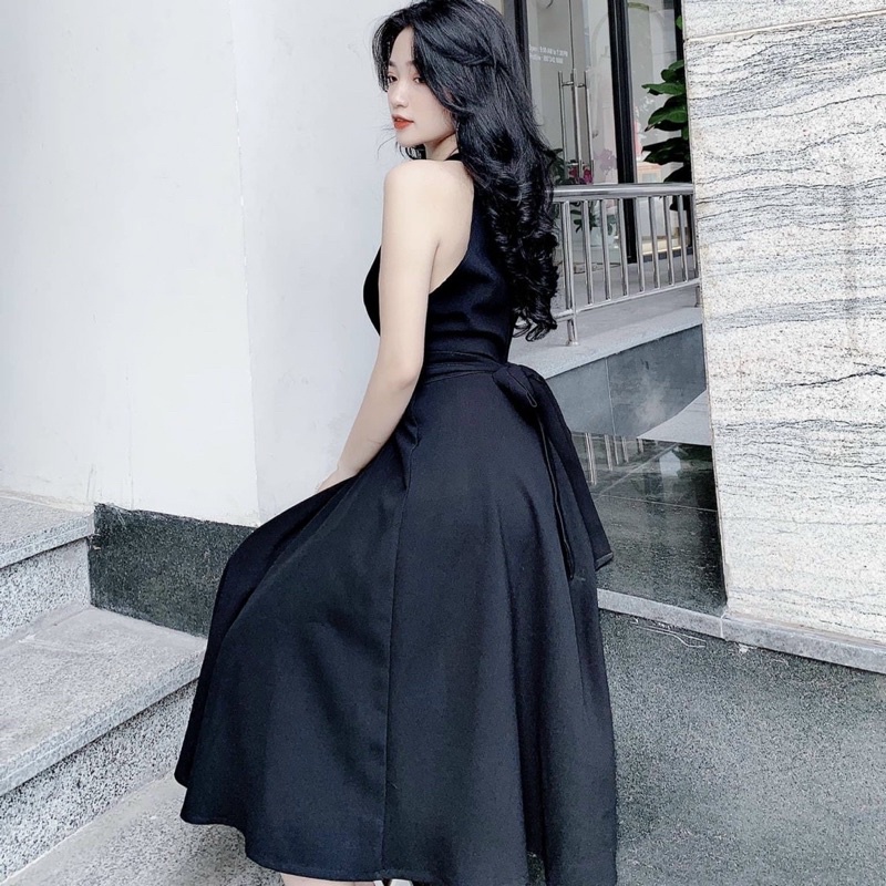Đầm váy xoè đen cổ yếm thắt chéo eo