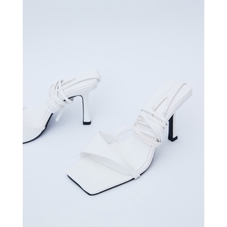 2702 - CAO GÓT AMELIA STRING SANDALS
