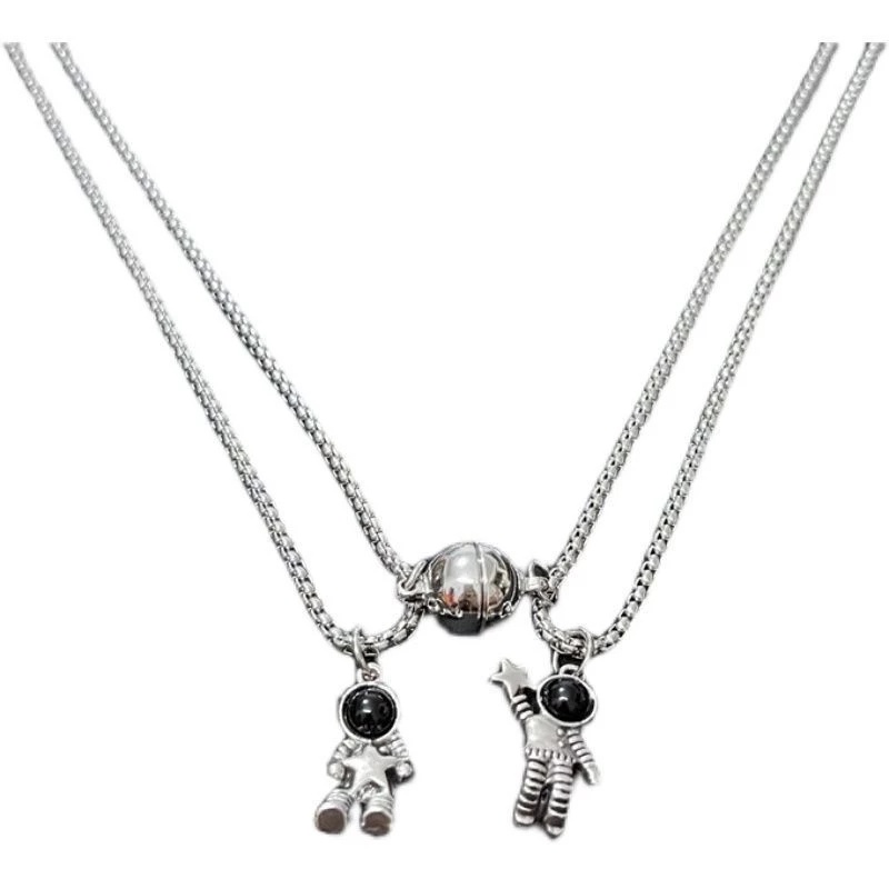 Set 2 vòng cổ kim loại mặt hình phi hành gia phong cách cổ điển thời trang cho nữ