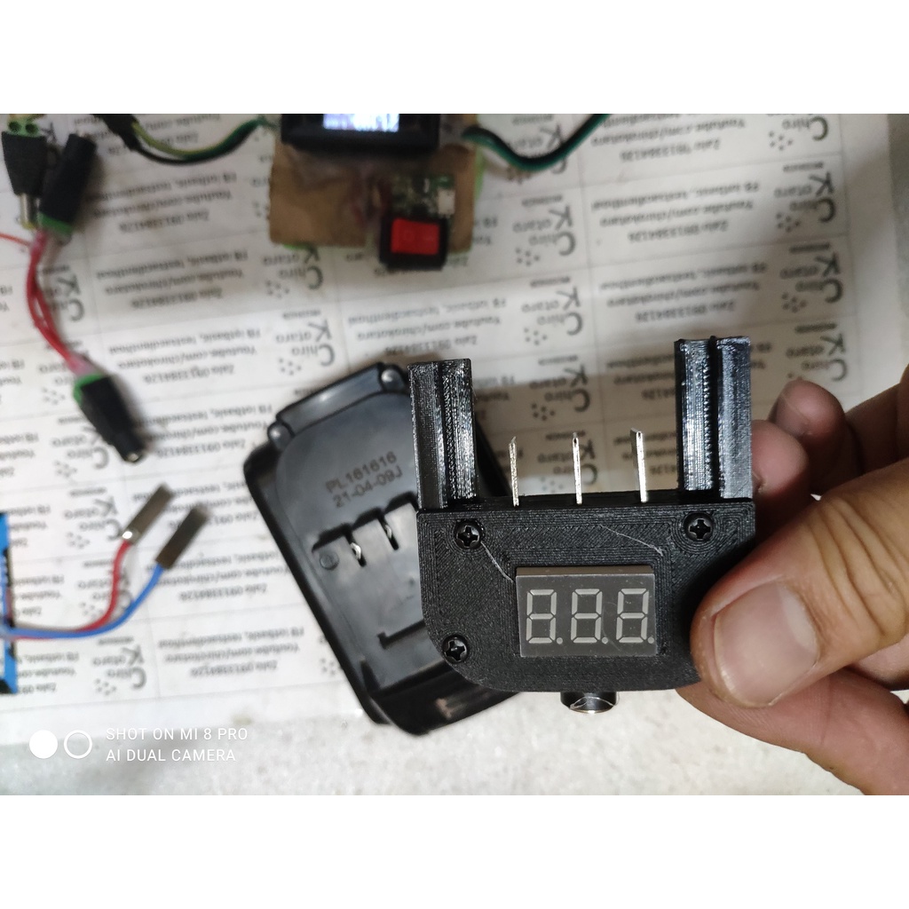 Đế sạc pin Makita tàu không than - brushless chân 22mm có Led Vol dùng với adapter 21V