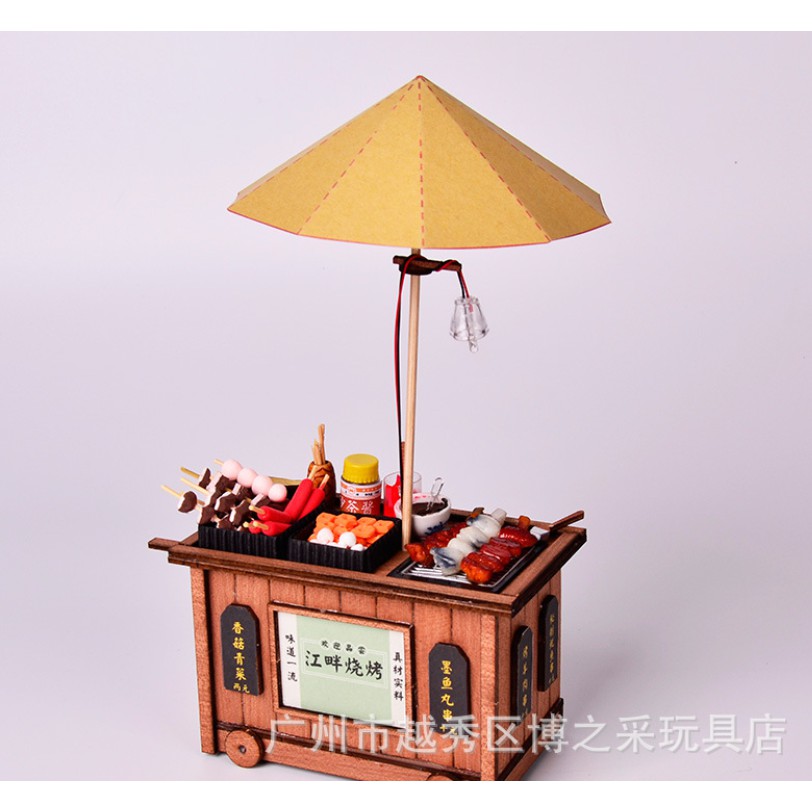 Mô hình nhà búp bê -Gánh hàng rong bán đồ ăn vặt với xúc xích, thịt xiên, màn thầu BBQ