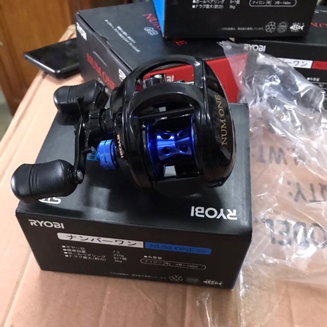 Máy ngang Ryobi NumOne có 2 màu xanh và đỏ y như hình 6havsja