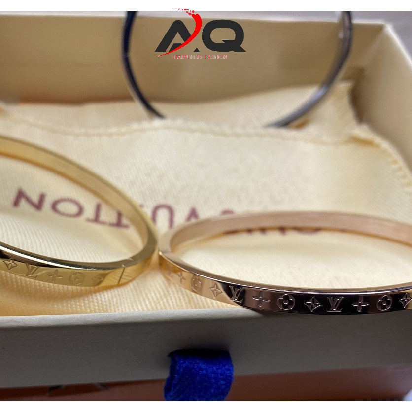 Vòng Tay titan lắc tay LV Kim Loại Khắc Họa Tiết Chữ Louis Vuitton Độc Đáo Thời Trang 2023