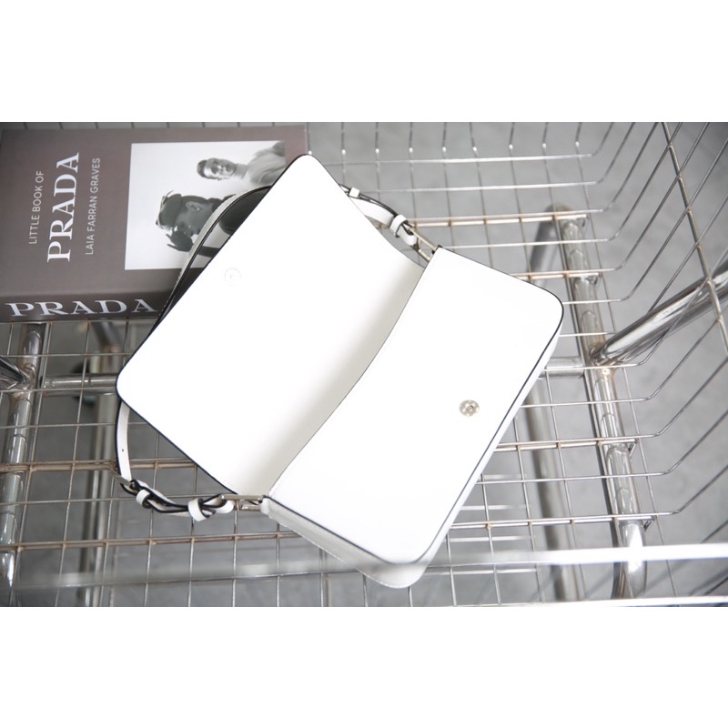Túi Prada kẹp nách 2022 hàng fullbox, ruy băng, nguyên seal 2 mầu : Trắng & Đen nhỏ sang nha