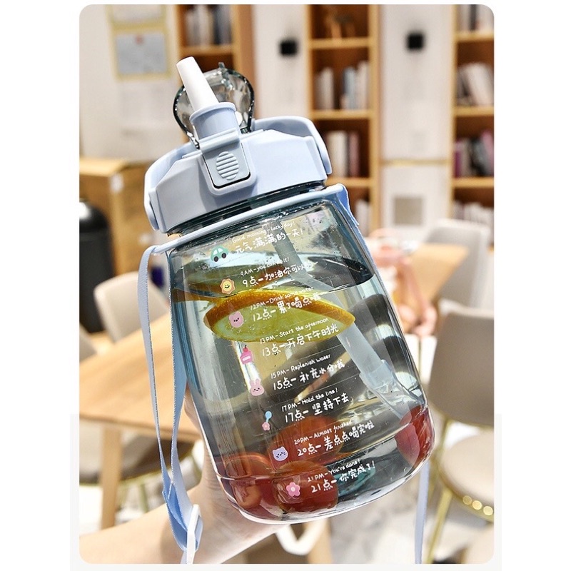 Bình uống nước 1300ml có dây deo và ống hút tiện dụng