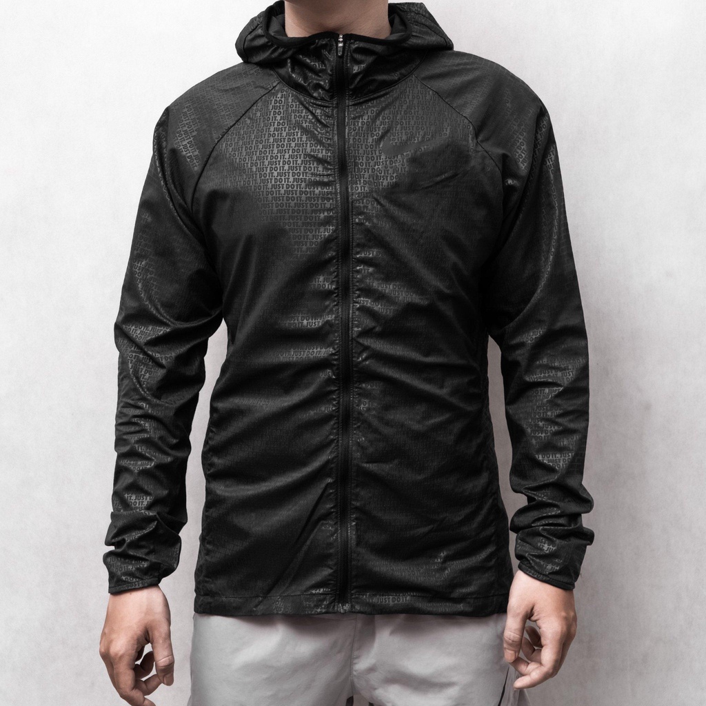 Áo khoác Essential Lightweight Jacket - Đen