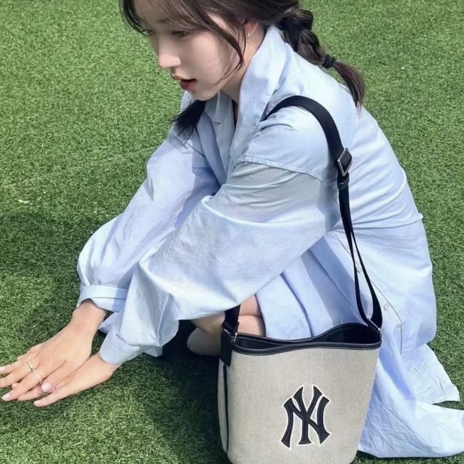 Túi Basic Big Logo Canvas Small Tote Bag Boston Red Sox, mẫu mới 2022