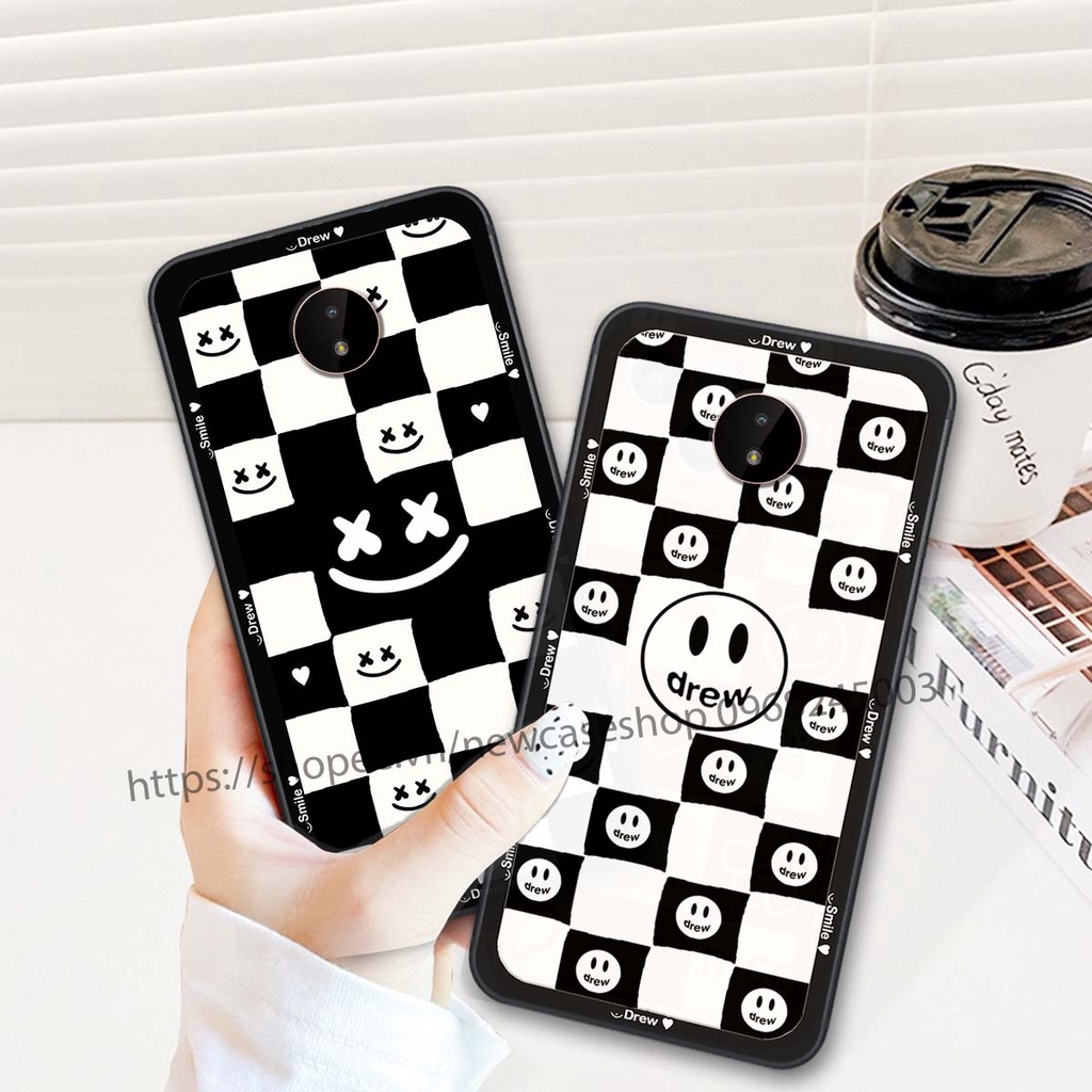 Ốp lưng Nokia C20 / C30 / Nokia 3.4 hình caro trái tim trắng đen.