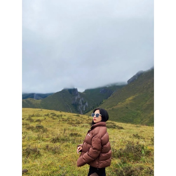 Áo phao béo dáng ngắn in chữ