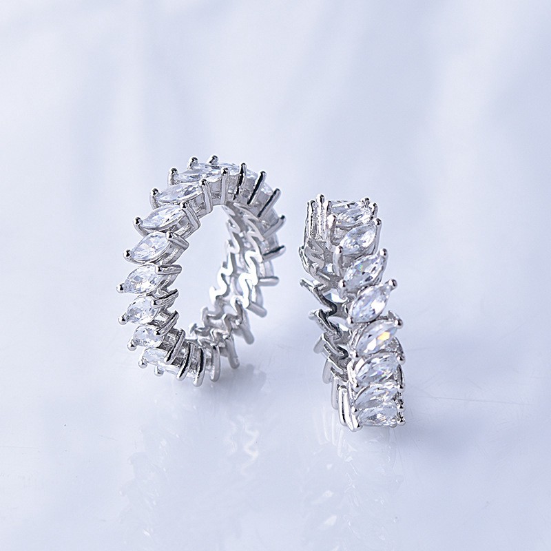 Nhẫn Đeo Tay Kim Loại Đính Đá Lấp Lánh Thời Trang Cho Nữ