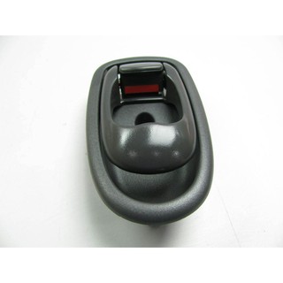 Tay mở cửa trong Kia Spectra