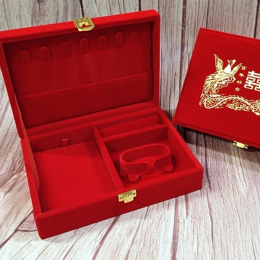 Sản Phẩm Có Sẵn _ Hộp Đựng Trang Sức Bằng Nhung Đỏ Nhiều Món Màu Vàng Kim