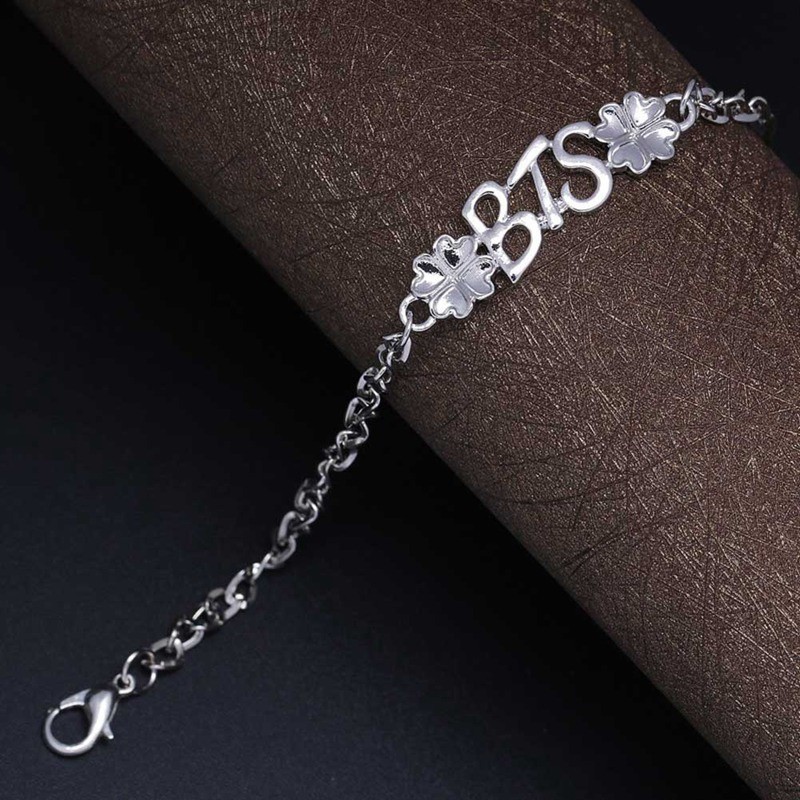 Lắc tay có mặt BTS và cỏ bốn lá phong cách Hàn Quốc