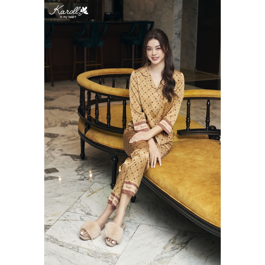Bộ lụa luxury Karoll quần dài tay lỡ cổ pijama hoạ tiết trẻ trung,sang trọng NH22.090