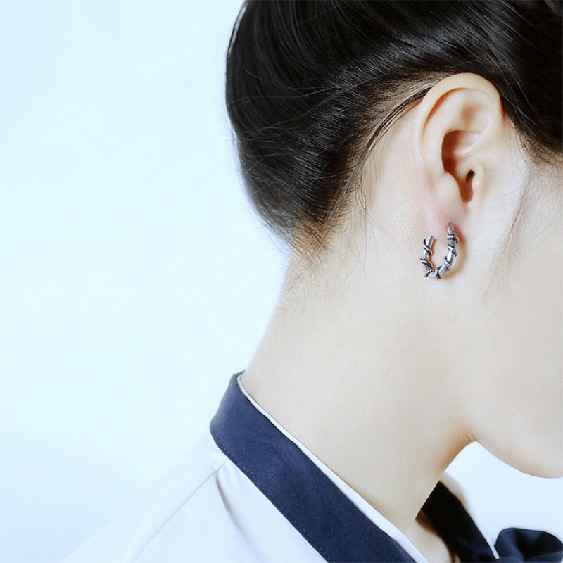 Khuyên Tai Dạng Vòng Xoắn Bằng Thép Titan Thời Trang Mừng Năm Mới