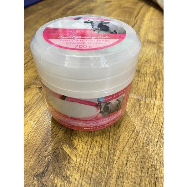 Muối Tắm làm sạch và dưỡng trắng Da toàn thân hũ Carebeau 700g - HNK Thái Lan