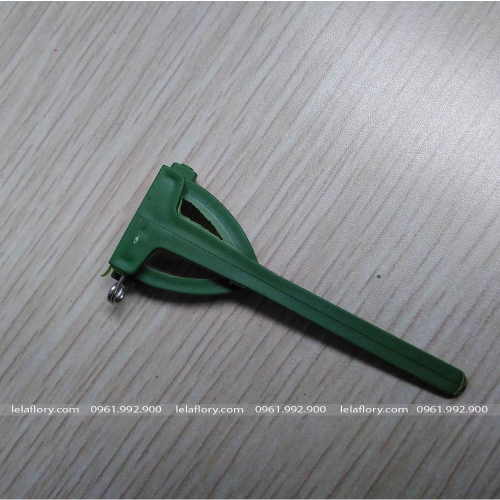 KẸP LÀM HOA CÀI ÁO NHỰA THẲNG  - PKK0030
