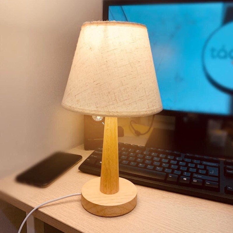 Đèn ngủ để bàn phong cách Hàn Quốc, Đèn ngủ thân gỗ vải lanh  -  Decor Fancy