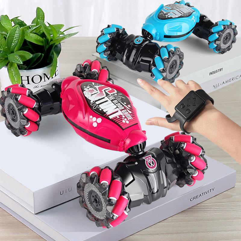 Xe ô tô điều khiển từ xa bằng cử chỉ có nhạc, đèn phun được khói xoay 360 độ cao