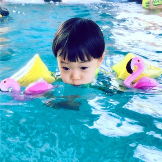 Phao tay tập bơi cho bé