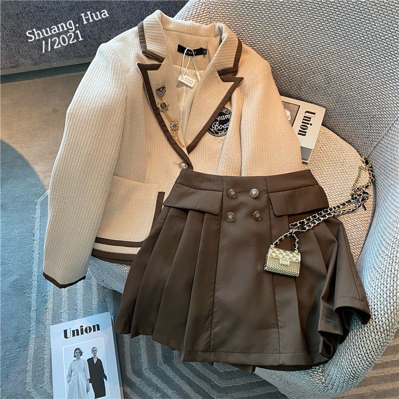 Set trang phục 2 món áo khoác vest và chân váy xếp ly dành cho nữ 2021 có bán lẻ