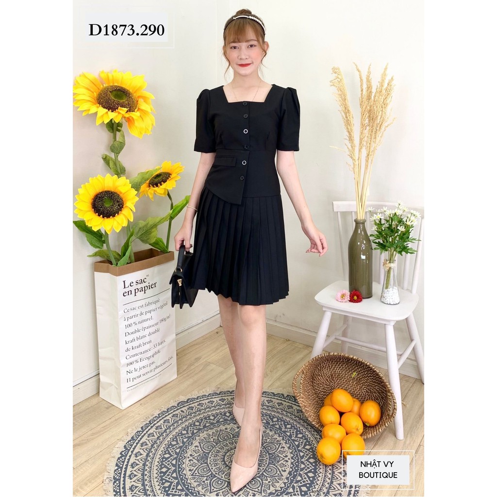 ĐẦM CỔ VUÔNG NÚT ĐEN TÚI ĐẮP - D1873 | BigBuy360 - bigbuy360.vn