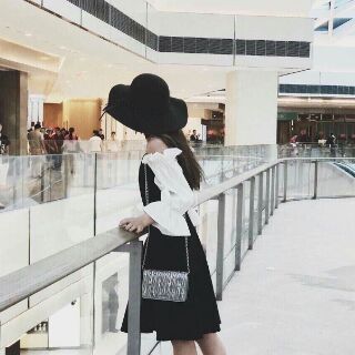 Đầm trễ vai