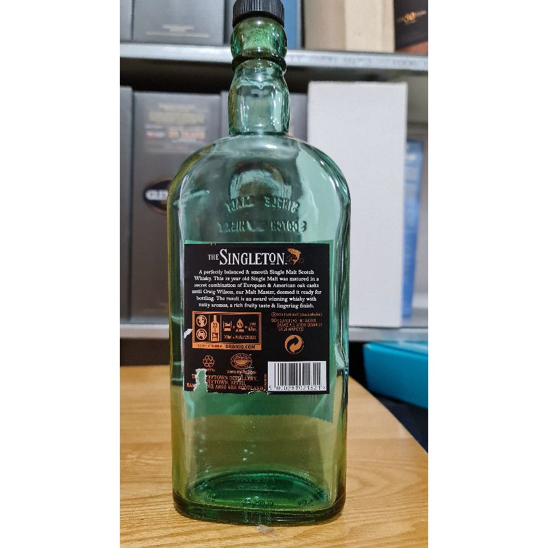 Vỏ chai rượu ngoại The Singleton 12 dùng trang trí nhà cửa quầy bar phòng trà phòng khách.tủ kệ giá quầy hàng trang trí