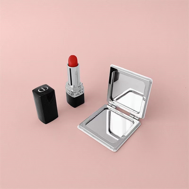 Gương Trang Điểm Cầm Tay Hình Gấu Dâu Tây Dễ Thương