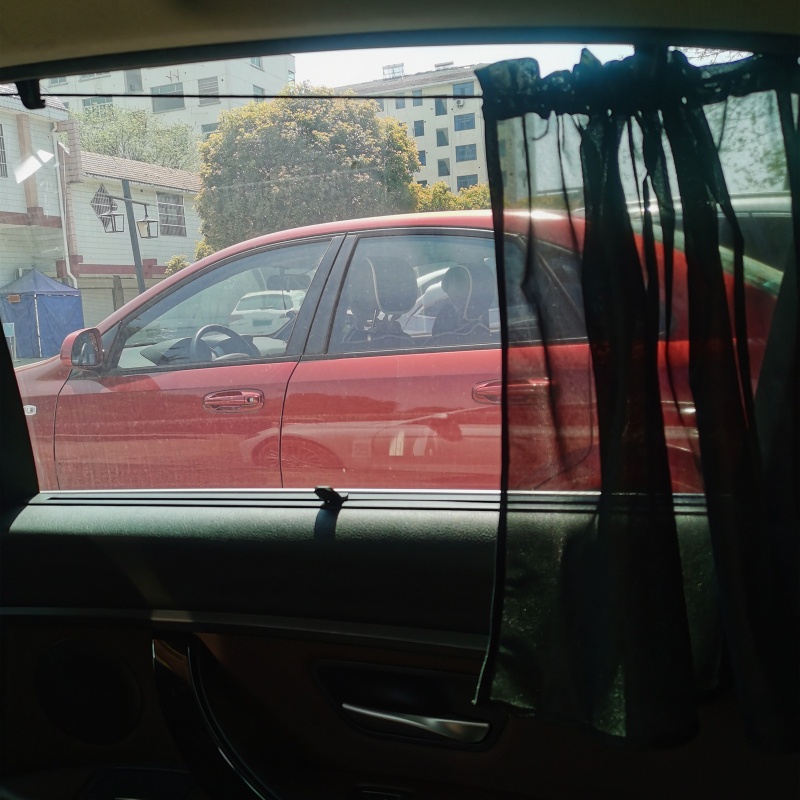 Màn Che Nắng Dây Rút Có Giác Hút Gắn Cửa Sổ Xe Hơi Chống Tia UV