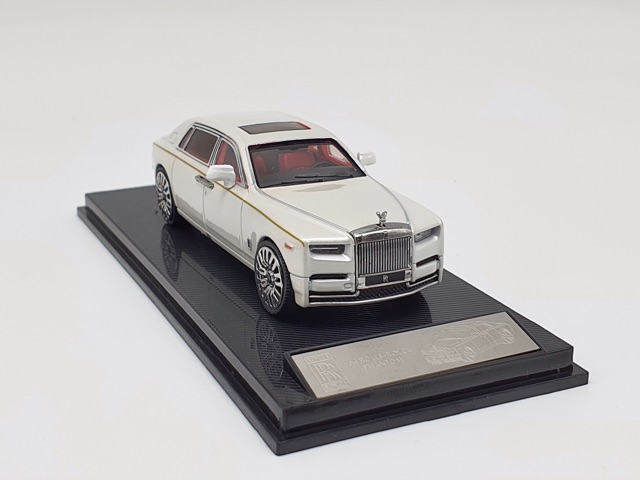 Xe Mô Hình Rolls Royce Phantom bản 4 cửa 1:64 ( Trắng Nội Thất Đỏ )