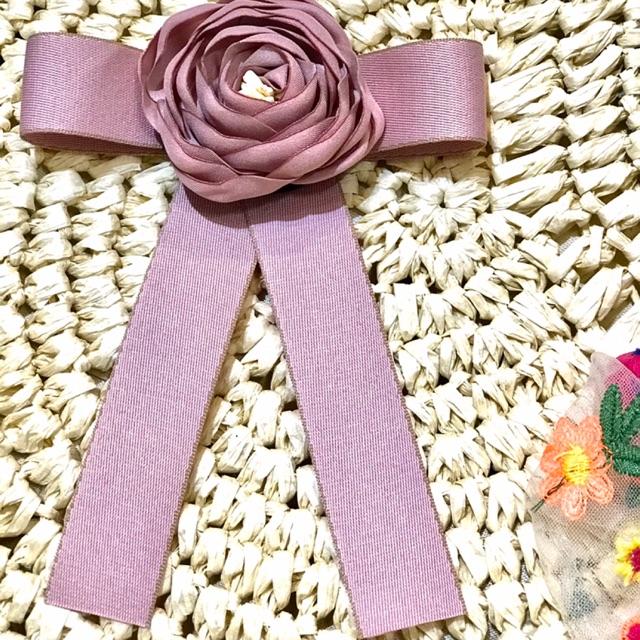 Nơ Cài Áo_Tag Nơ Cài Áo Đính Hoa Hồng Handmade