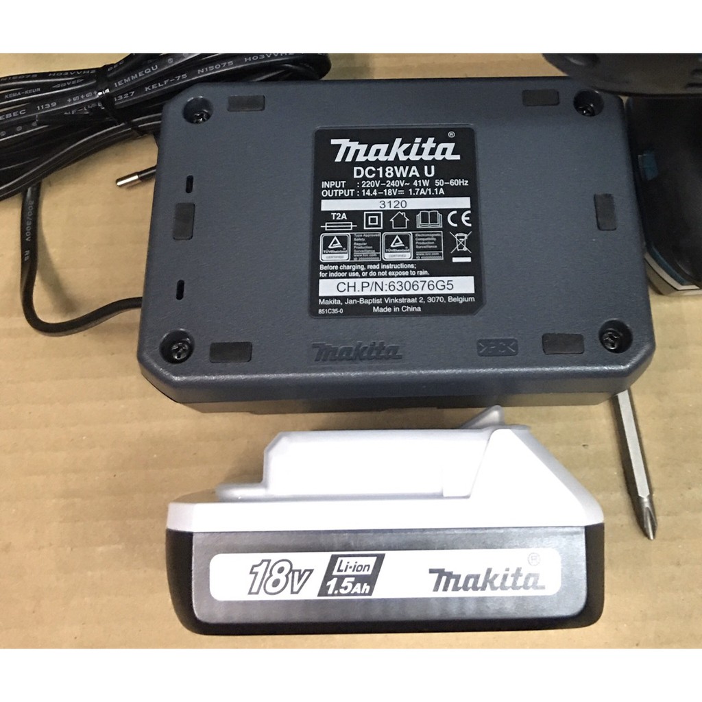 Máy Khoan Búa Dùng Pin Makita HP457DWE hoạt động với công suất mạnh mẽ