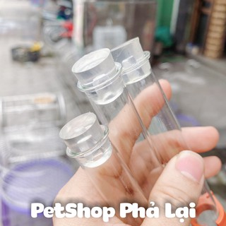 Cóng thủy tinh đựng nước