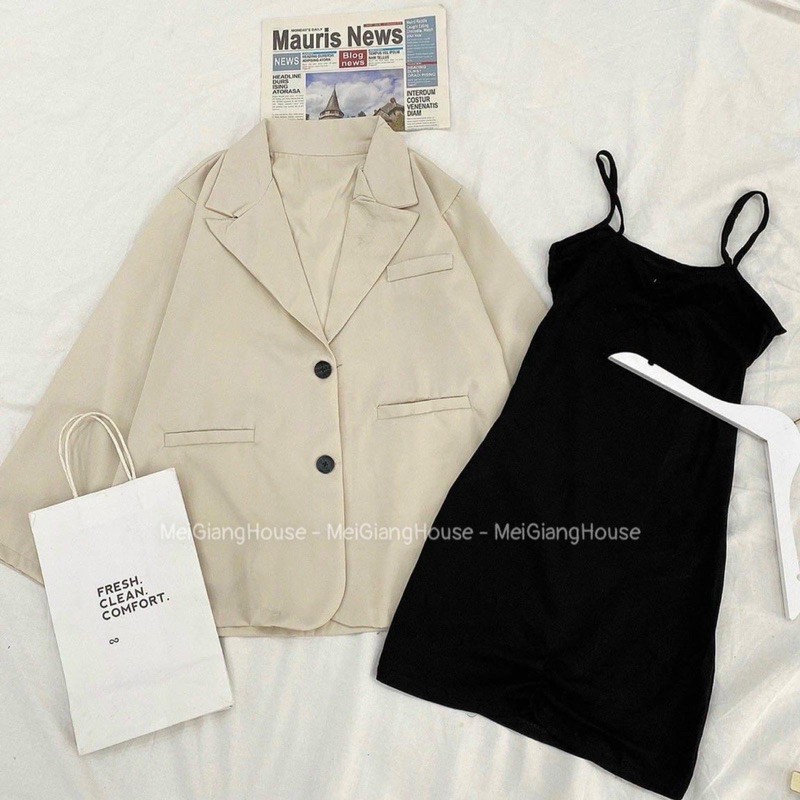 Set đầm body đen 2 dây kèm khoác blazer kem