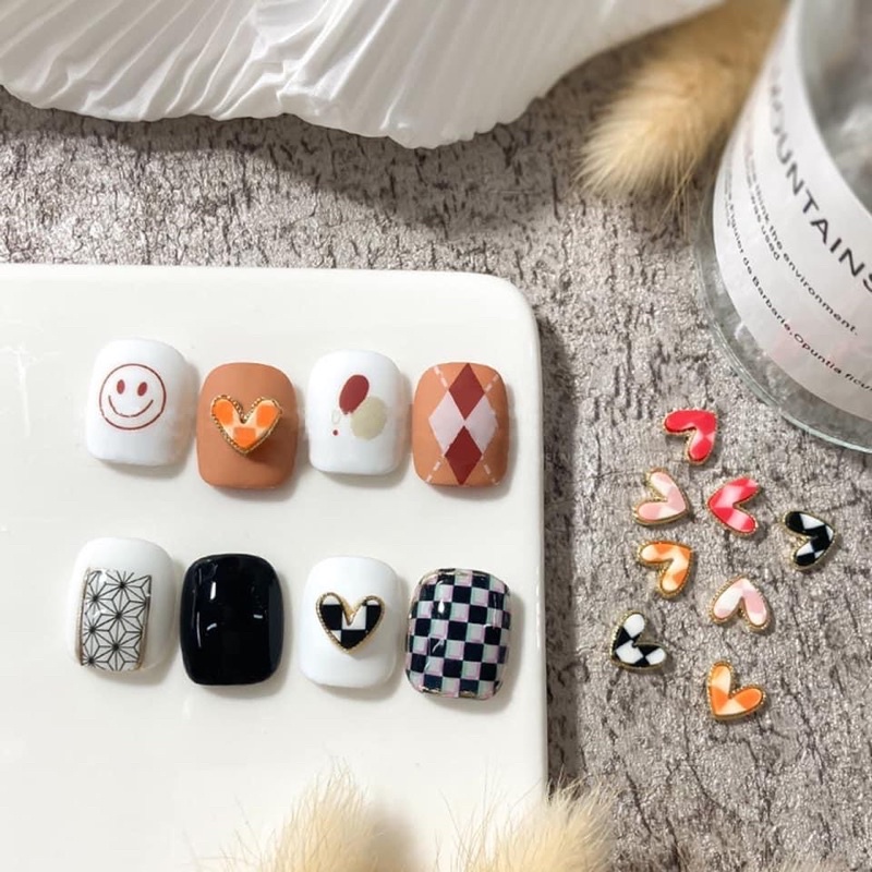 Mã 05 set charm trái tim caro nail