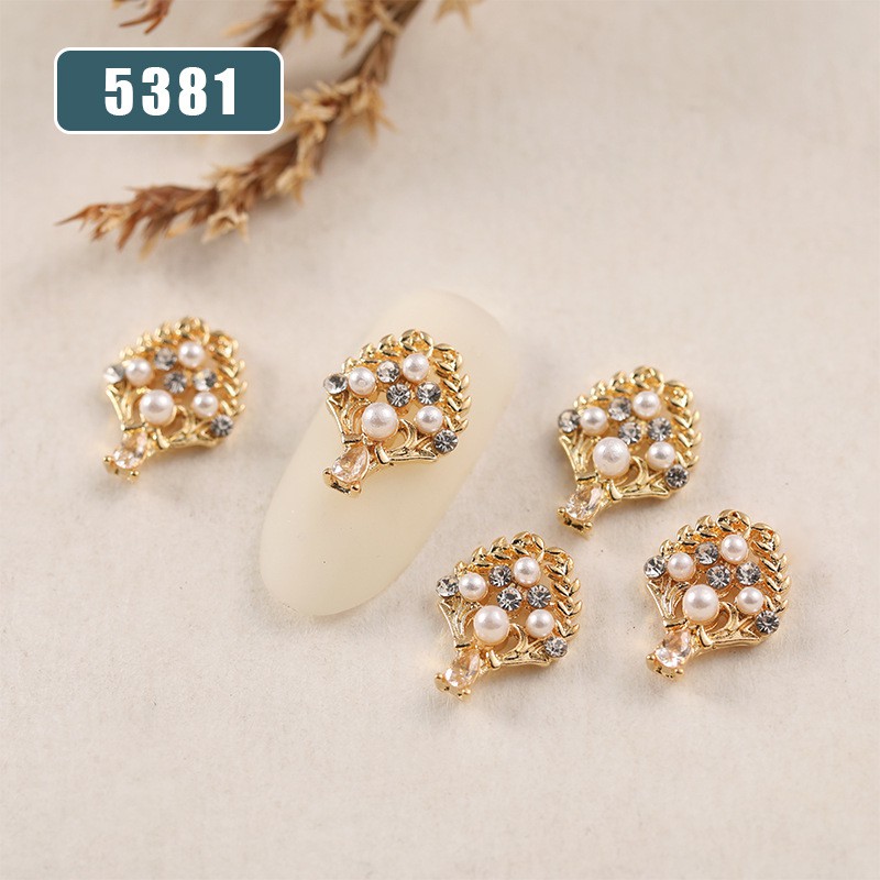 [Hàng mới về] Phụ Kiện Trang Trí Móng Tay Bằng Kim Loại Đính Đá Và Ngọc Trai Giả Hình Vương Miện Độc Đáo
