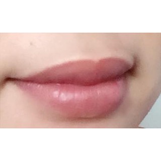 Son dưỡng môi căng mọng