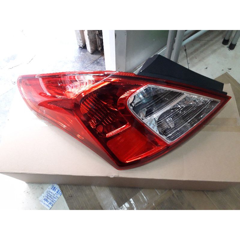 Đèn hậu sau xe Nissan Sunny 2011, 2012 ,2013,2014