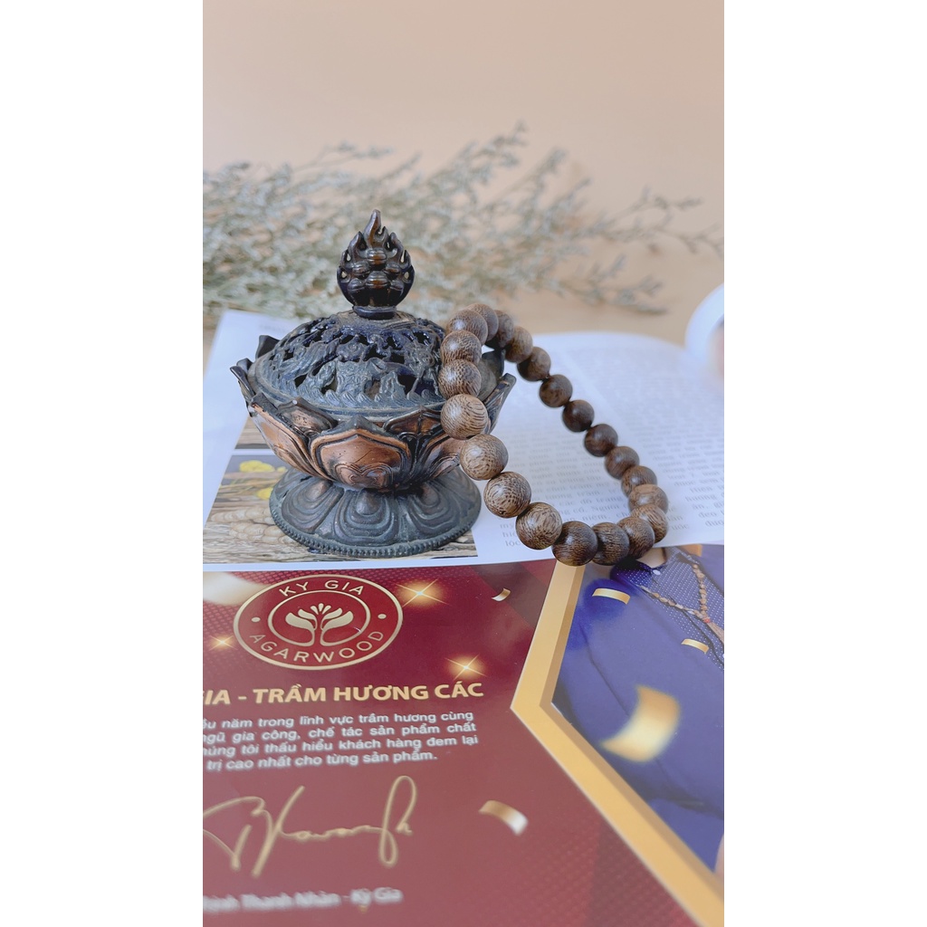 Vòng Tay Trầm Hương Kỳ Gia 10 Li Sang Trọng, Lịch Lãm