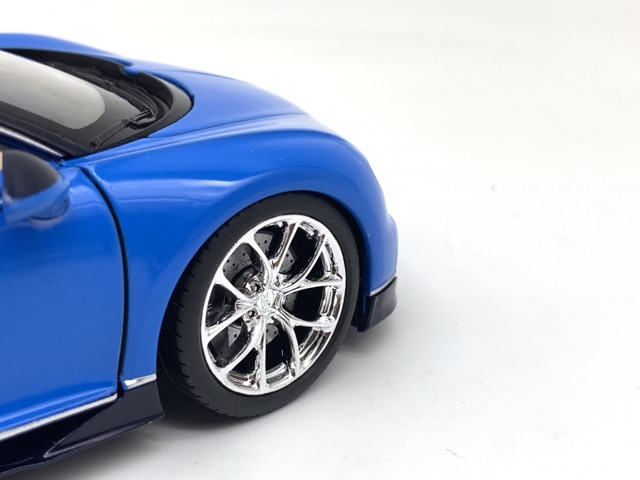 Xe Mô Hình Bugatti Chiron 1:24 Welly ( Xanh )