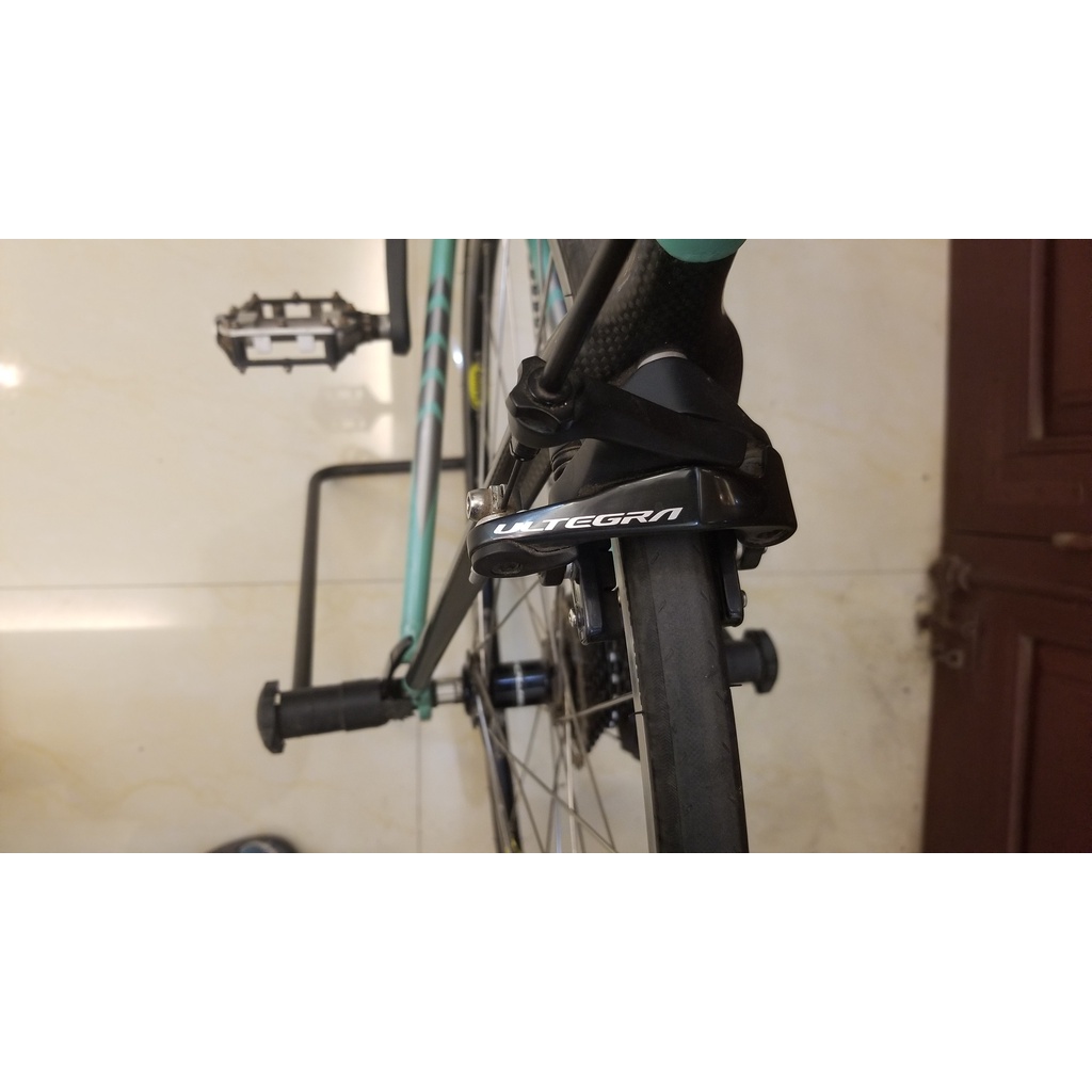 Xe đạp đua Road bike Bianchi Giro khung carbon, sản xuất tại Ý