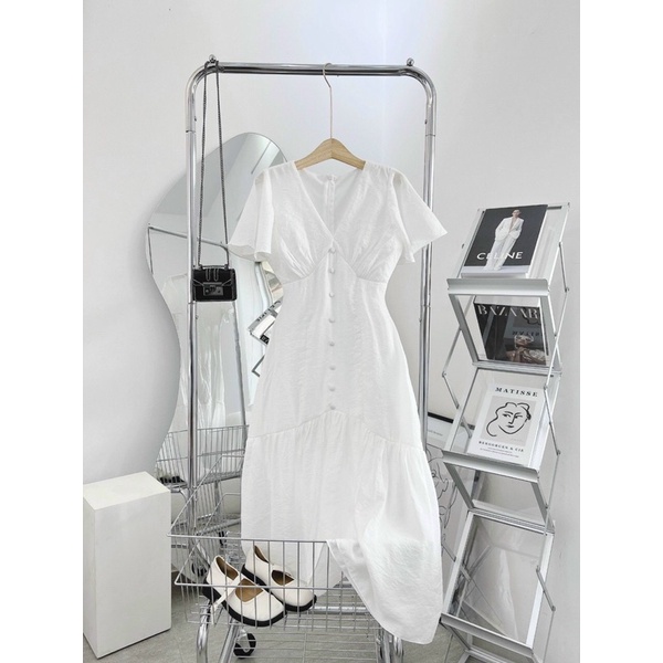 MAXI TRẮNG CỔ V PHỐI NÚT ĐUÔI CÁ