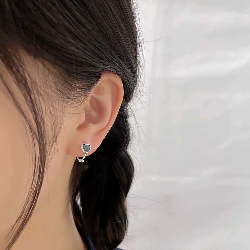 1 chiếc - Khuyên tai trái tim