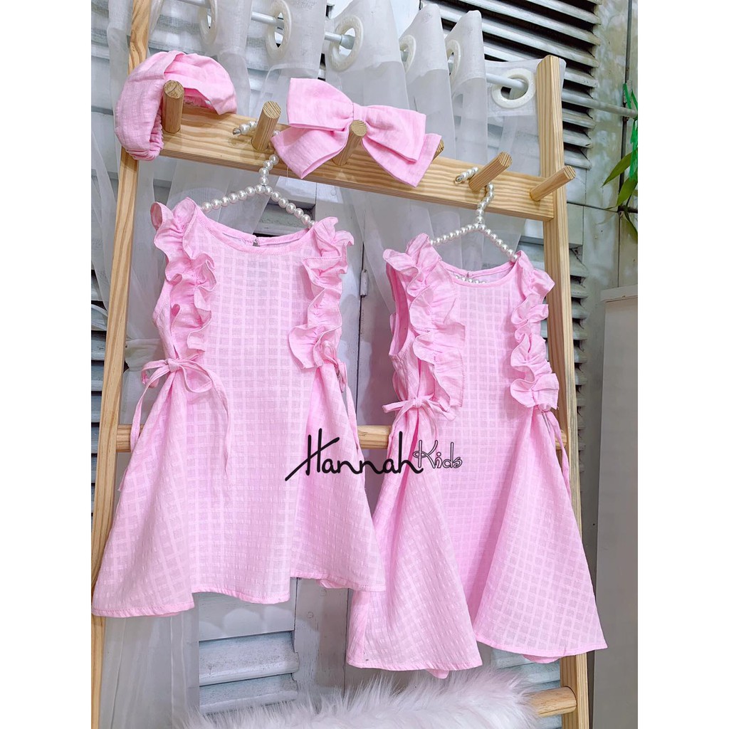 Đầm hồng phấn nhún bèo vai Hannah kids đường may chắc chắn và tỉ mỉ, mang đến độ bền đẹp lâu dài cho sản phẩm.