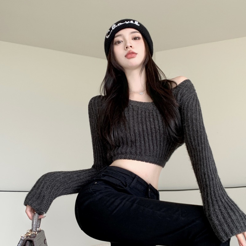 Áo croptop QADCOL tay dài cổ chữ V thiết kế ôm sát tôn dáng thời trang thanh lịch