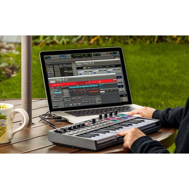 M-Audio OXYGEN PRO MINI - Midi controller 32 phím dòng PRO - Hãng Mỹ