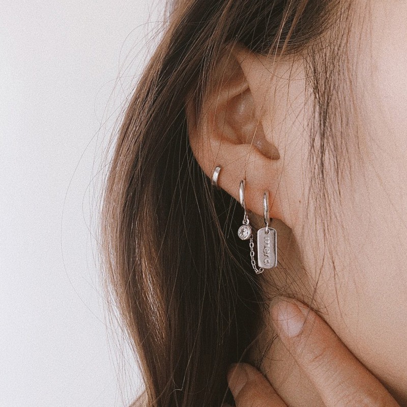 Khuyên tai dáng dài hai cách đeo mặt tròn tua rua chữ cái kim loại thời trang sành điệu dành cho nữ